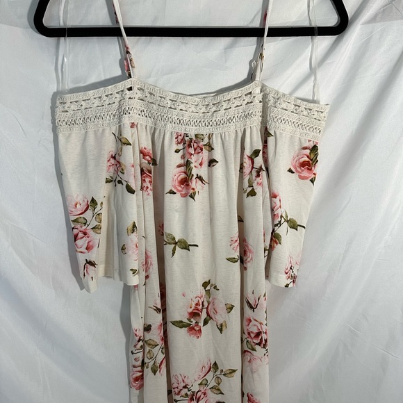 Off Shoulder Floral Top - Picture 2 of 3